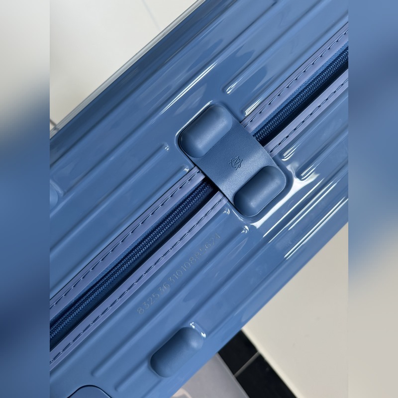 Essential系列 湖水藍 尺寸21-26-30-31-33 材質：聚碳酸酯