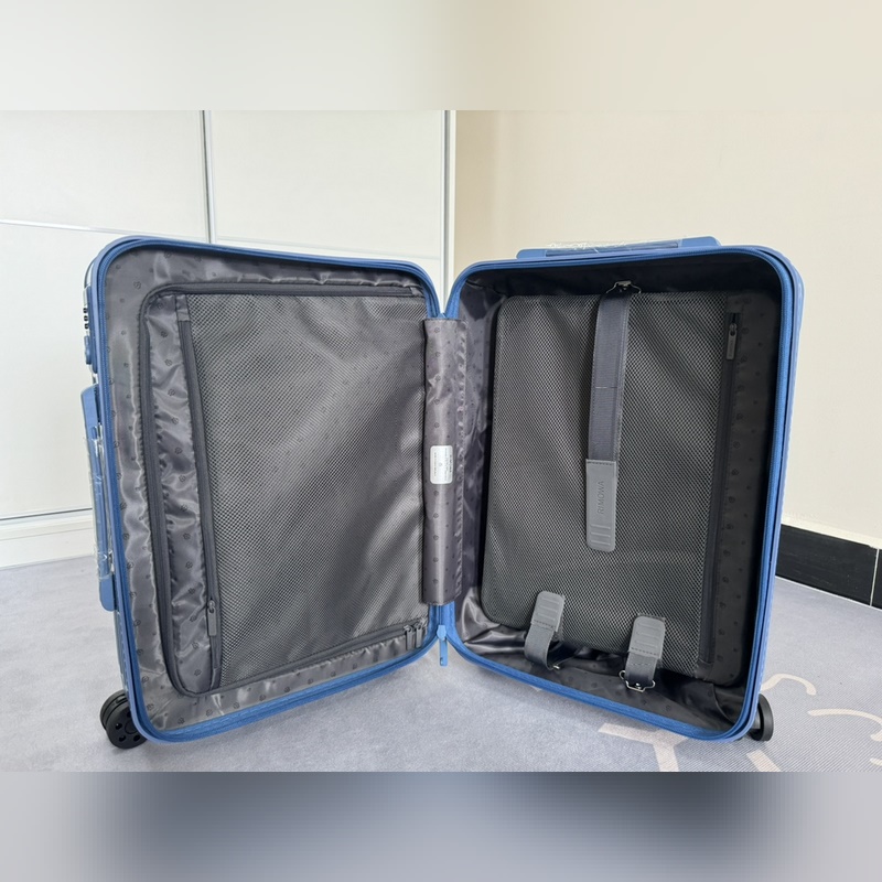 Essential系列 湖水藍 尺寸21-26-30-31-33 材質：聚碳酸酯