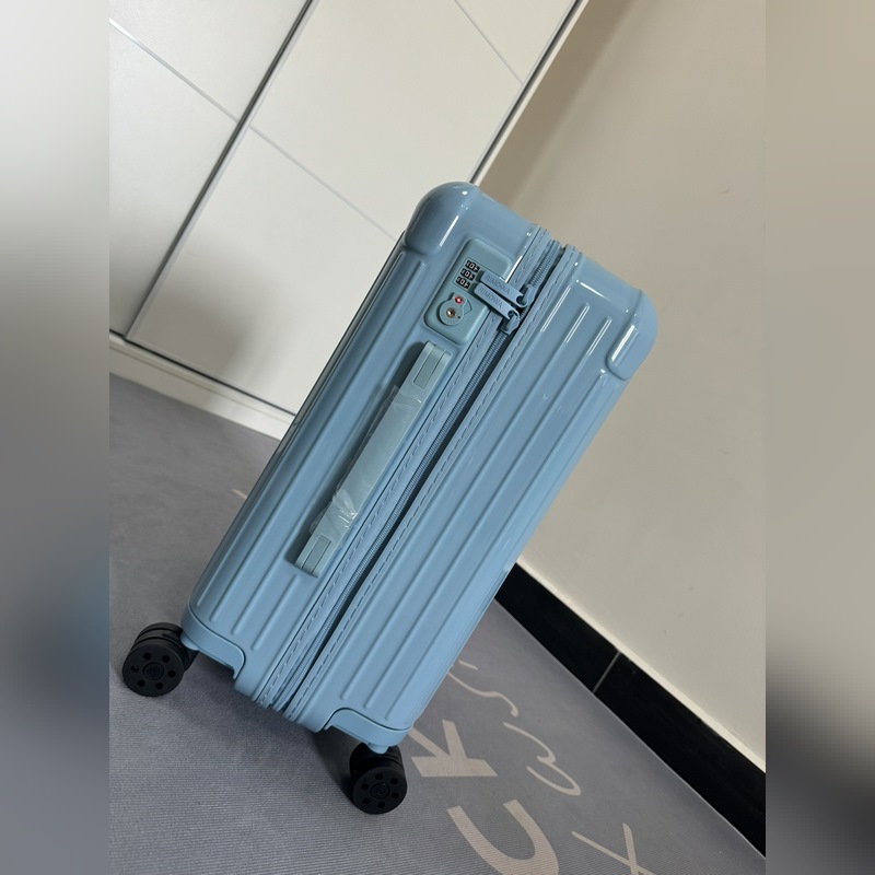 Essential系列 冰川藍 尺寸21-26-30-31-33 材質：聚碳酸酯