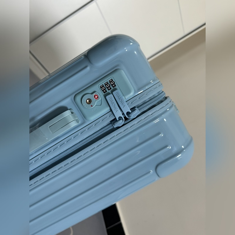 Essential系列 冰川藍 尺寸21-26-30-31-33 材質：聚碳酸酯