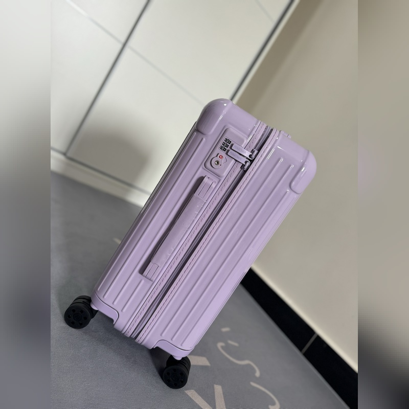 Essential系列 薰衣草紫 尺寸21-26-30-31-33 材質：聚碳酸