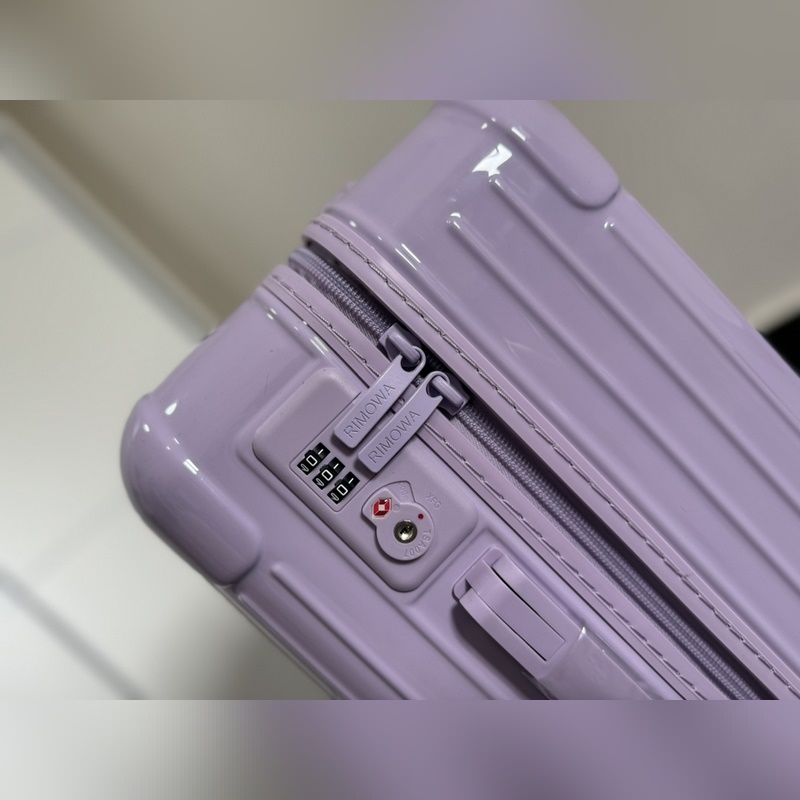 Essential系列 薰衣草紫 尺寸21-26-30-31-33 材質：聚碳酸