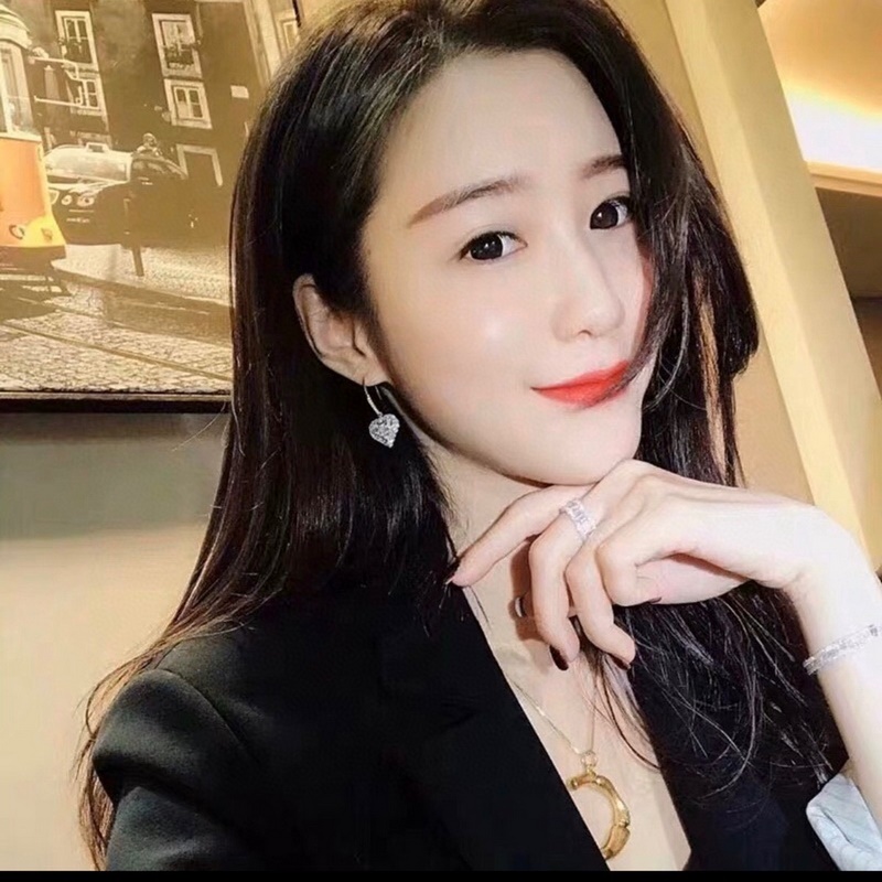 9 2 5 7600210 蒂芙尼梯方愛心耳環，新款群鑲梯方滿鑽愛心耳環 甜美清