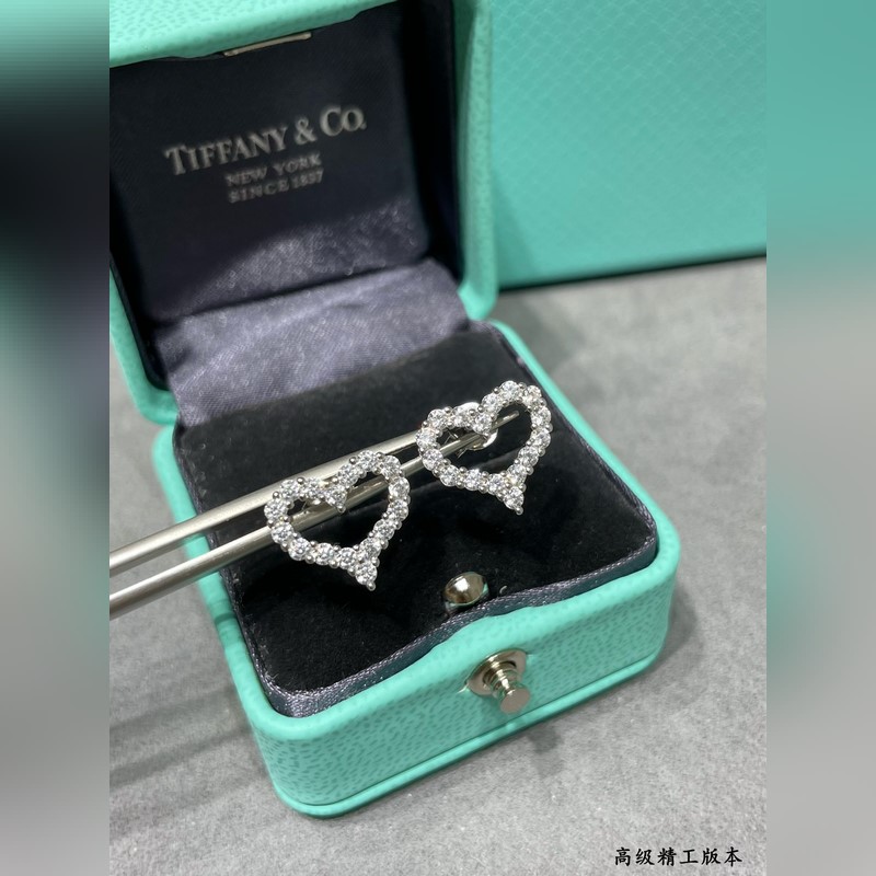高版本，下血本 采用5A高碳鑽，蒂芙尼愛心心形耳釘 定制獨家精切160道切割工藝