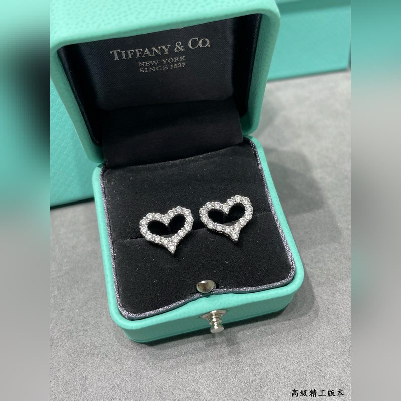 高版本，下血本 采用5A高碳鑽，蒂芙尼愛心心形耳釘 定制獨家精切160道切割工藝
