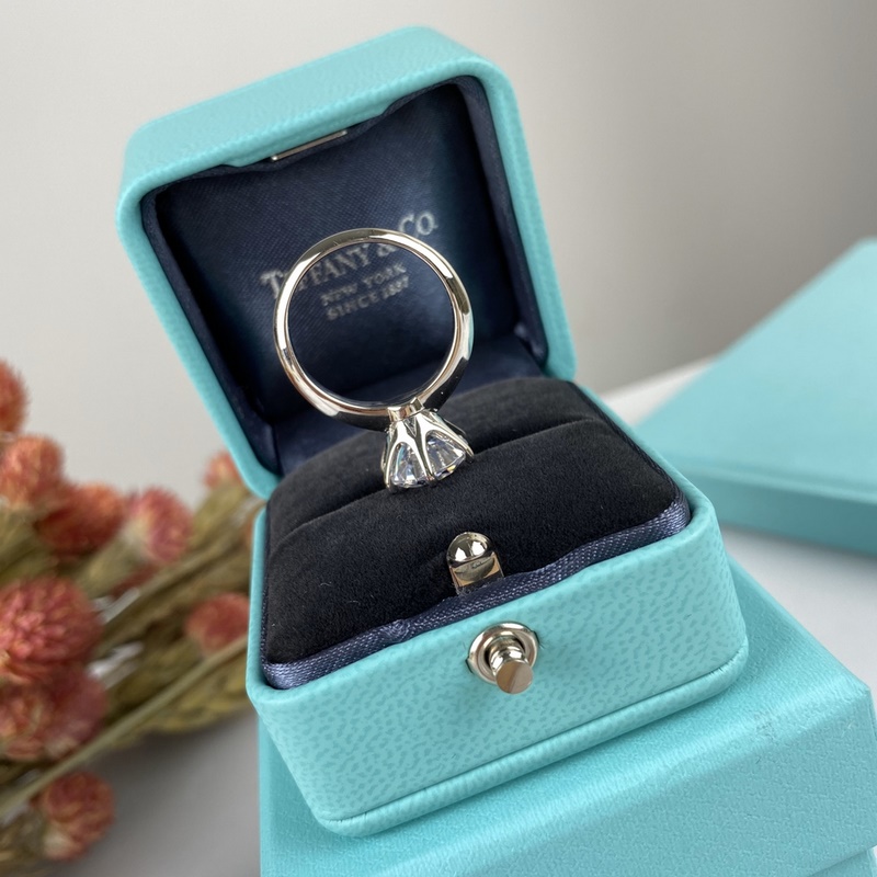 1389 2 5 一克拉兩克拉2140100 ，3克拉5140110 蒂芙尼經(jīng)典