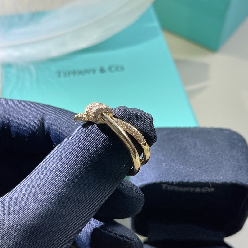 蒂芙尼T knot雙行戒指 2026年Ｔ家新作 Knot戒指 萬衆期待 T k