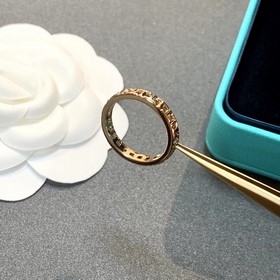 蒂芙尼T true系列疊戴戒指 尺寸5678號 true這戒指有不同的粗細(xì)，粗的