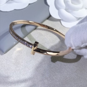 Tiffany T1窄版半鑽手鐲 你感受到它霸氣的棱角了嗎？完美的複刻出它的靈魂