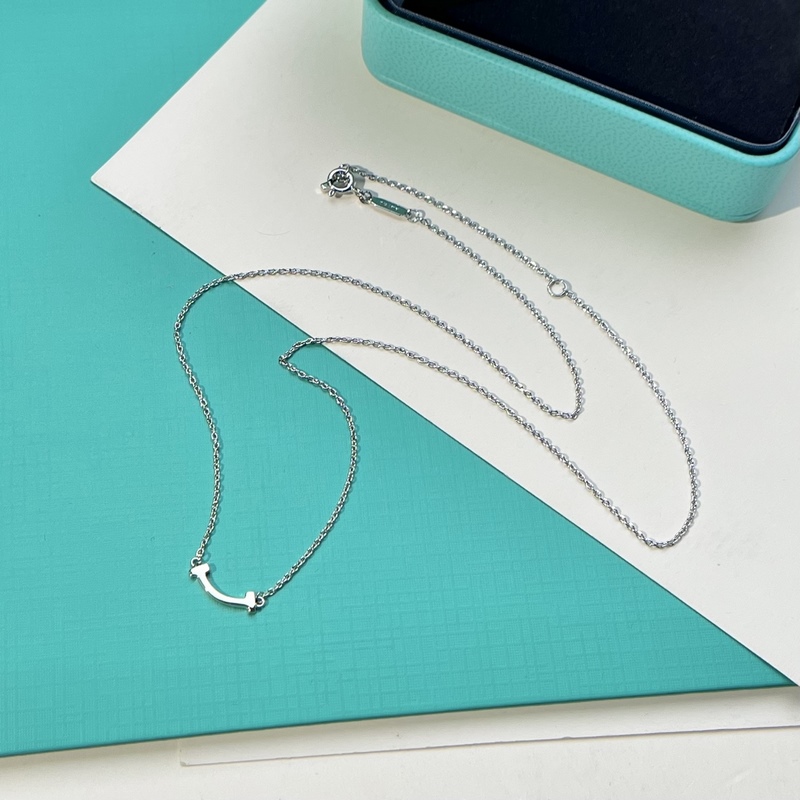 蒂芙尼mini微笑項鍊 這款項鍊的設(shè)計非常小巧，迷你款項鍊非常小巧秀氣，適合日常