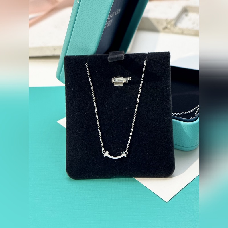 蒂芙尼mini微笑項鍊 這款項鍊的設(shè)計非常小巧，迷你款項鍊非常小巧秀氣，適合日常