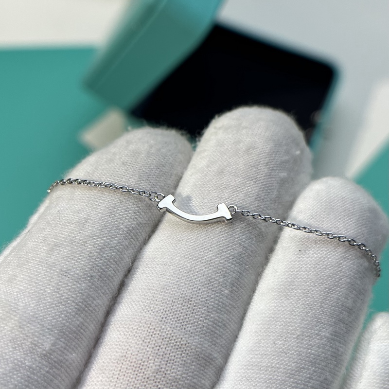 蒂芙尼mini微笑項鍊 這款項鍊的設(shè)計非常小巧，迷你款項鍊非常小巧秀氣，適合日常