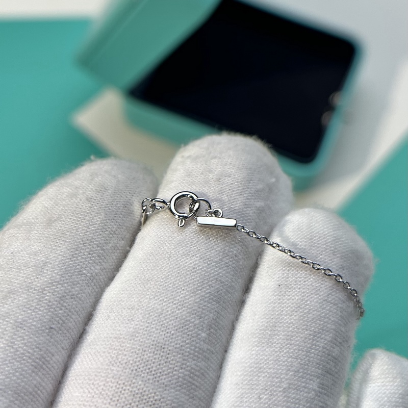 蒂芙尼mini微笑項鍊 這款項鍊的設(shè)計非常小巧，迷你款項鍊非常小巧秀氣，適合日常