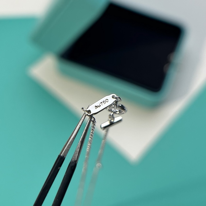 蒂芙尼mini微笑項鍊 這款項鍊的設(shè)計非常小巧，迷你款項鍊非常小巧秀氣，適合日常