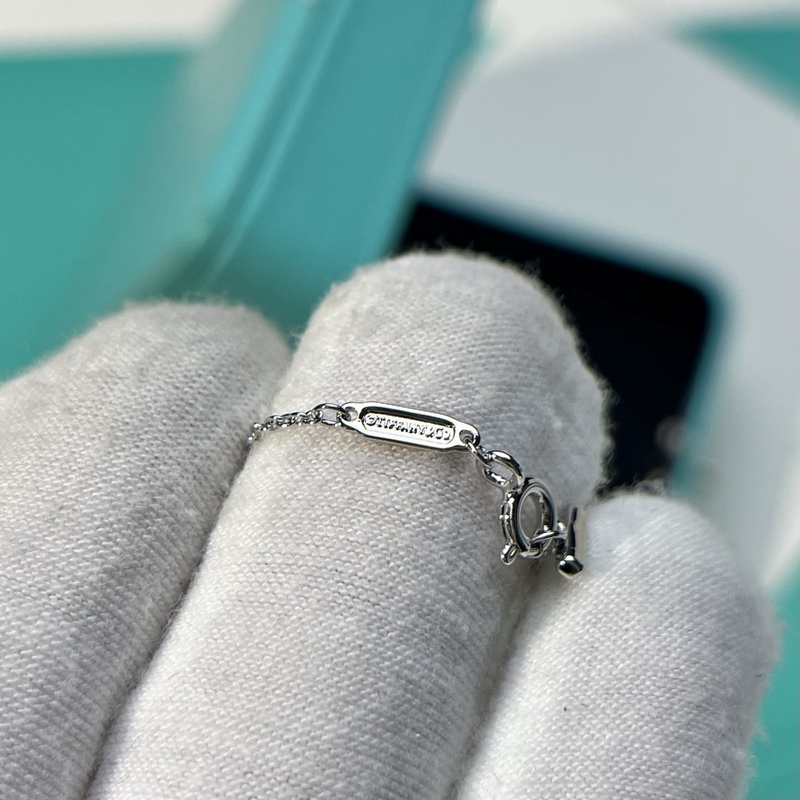 蒂芙尼mini微笑項鍊 這款項鍊的設(shè)計非常小巧，迷你款項鍊非常小巧秀氣，適合日常