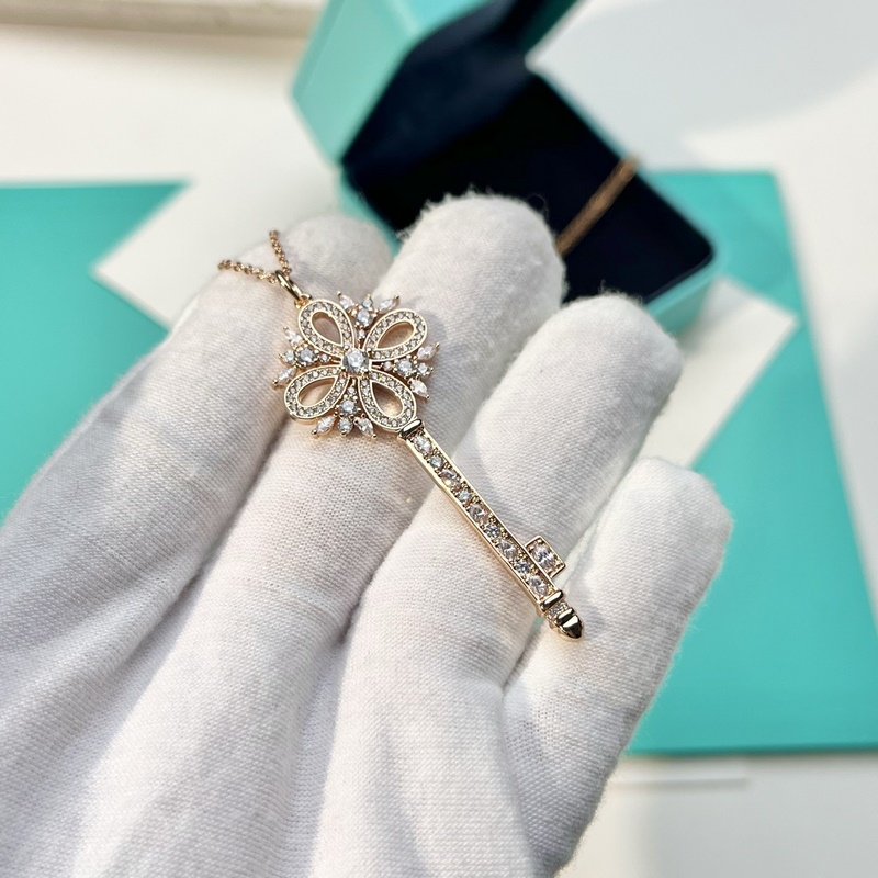 蒂芙尼鑰匙吊墜項鍊 Tiffany維多利亞鑰匙項鍊，將傳奇工匠的巧思與當代珠寶的