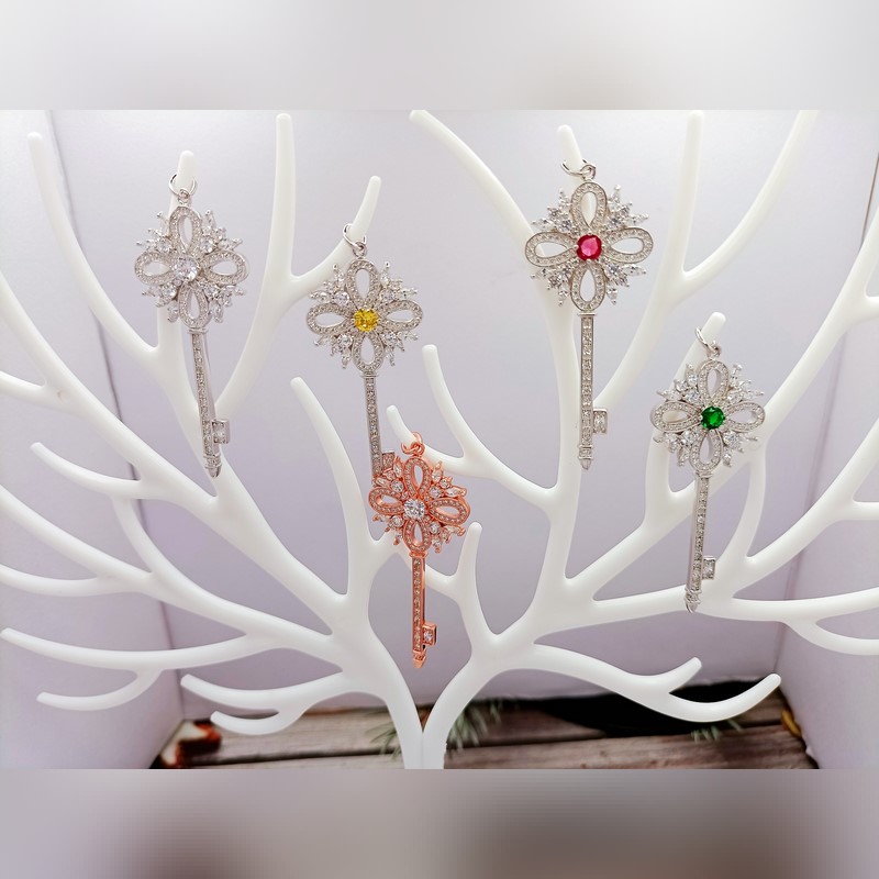 蒂芙尼鑰匙 項鍊 材質：s925銀 電鍍顔色：白金色，玫瑰金色 主石顔色：紅，綠