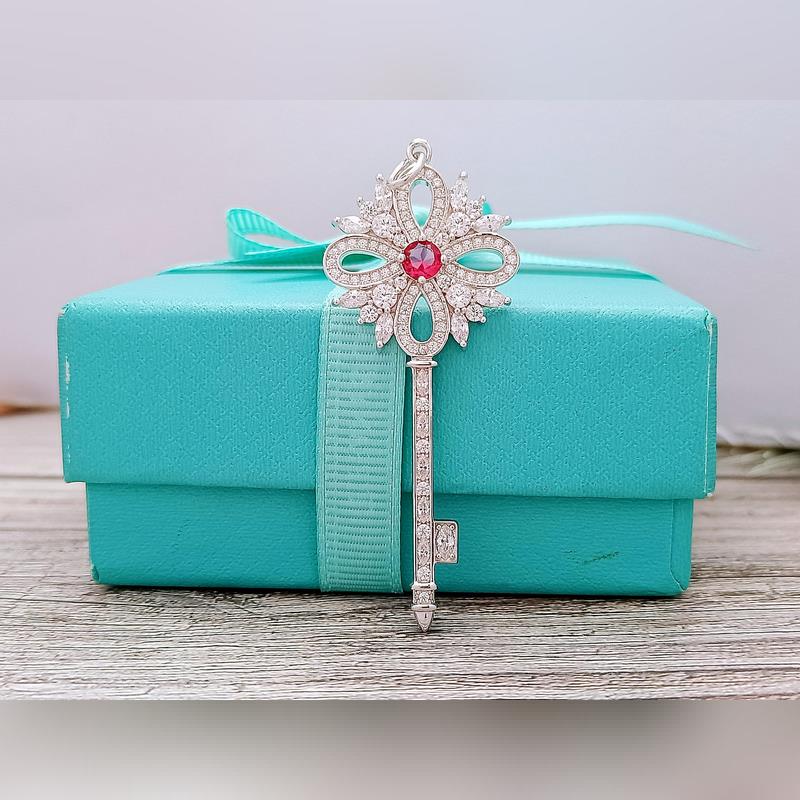 蒂芙尼鑰匙 項鍊 材質：s925銀 電鍍顔色：白金色，玫瑰金色 主石顔色：紅，綠