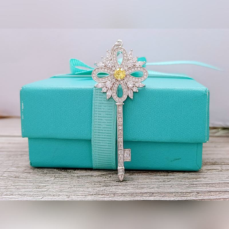 蒂芙尼鑰匙 項鍊 材質：s925銀 電鍍顔色：白金色，玫瑰金色 主石顔色：紅，綠