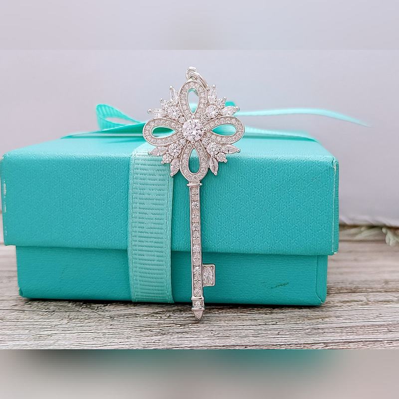 蒂芙尼鑰匙 項鍊 材質：s925銀 電鍍顔色：白金色，玫瑰金色 主石顔色：紅，綠