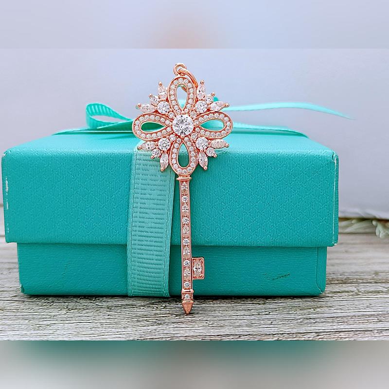 蒂芙尼鑰匙 項鍊 材質：s925銀 電鍍顔色：白金色，玫瑰金色 主石顔色：紅，綠