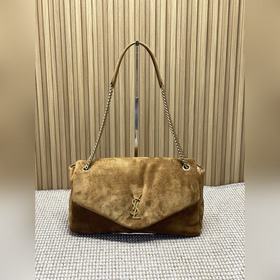 焦糖色 YSL Calypso 自帶高級奢華感，超級百搭，大容量的空間滿足日常所