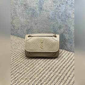 奶茶 YSL 新款 Mini 大象紋niki，有點好看 經典又百搭！全新的複古銀