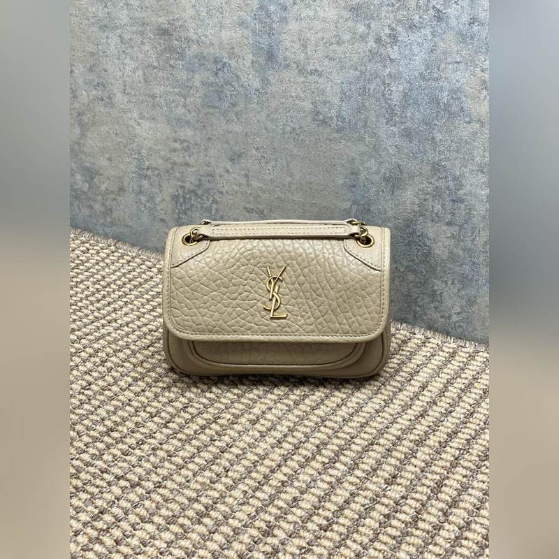 奶茶 YSL 新款 Mini 大象紋niki，有點好看 經典又百搭！全新的複古銀