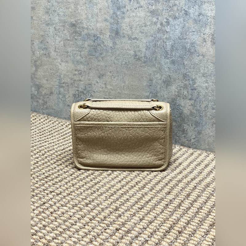 奶茶 YSL 新款 Mini 大象紋niki，有點好看 經典又百搭！全新的複古銀