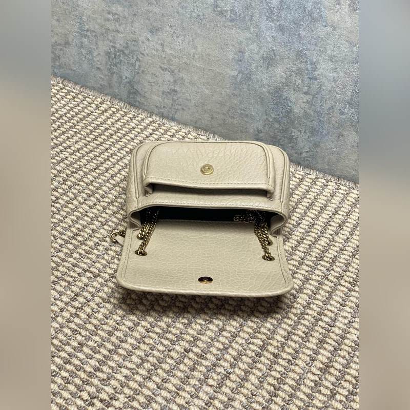 奶茶 YSL 新款 Mini 大象紋niki，有點好看 經典又百搭！全新的複古銀