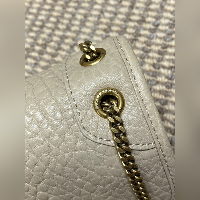 奶茶 YSL 新款 Mini 大象紋niki，有點好看 經典又百搭！全新的複古銀