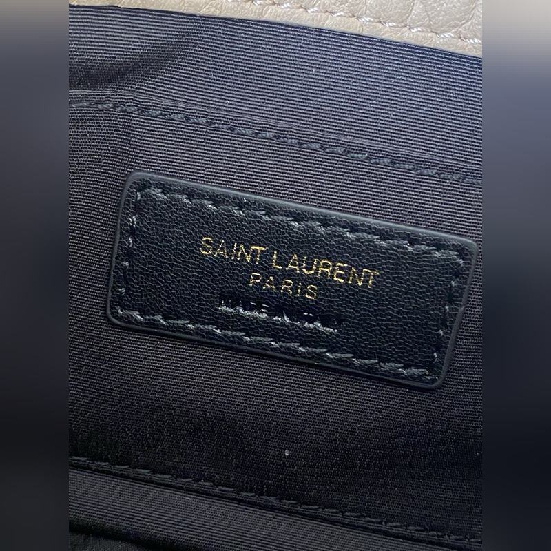 奶茶 YSL 新款 Mini 大象紋niki，有點好看 經典又百搭！全新的複古銀