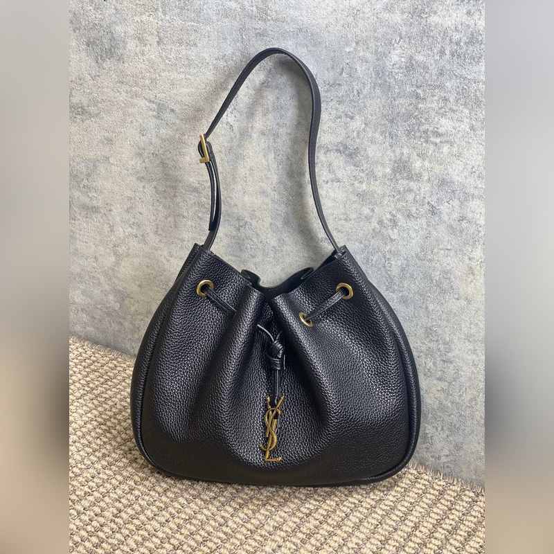 YSL秋冬聖羅蘭新款PARIS Vll水桶包，皮革好高級，手感好舒服 抽繩開合手