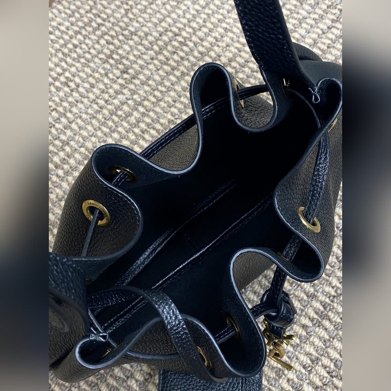 YSL秋冬聖羅蘭新款PARIS Vll水桶包，皮革好高級，手感好舒服 抽繩開合手