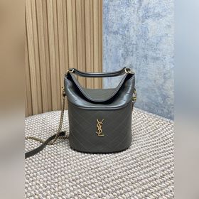 麝香綠 YSL Gaby系列新出水桶包 ，全羊皮材質 超級精緻可愛 而且非常的輕