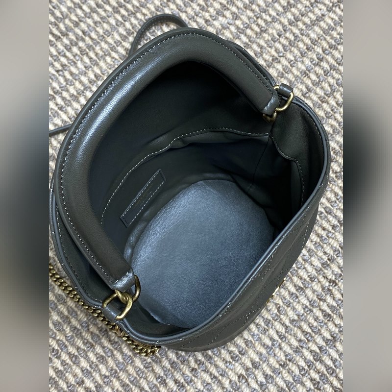 麝香綠 YSL Gaby系列新出水桶包 ，全羊皮材質(zhì) 超級精緻可愛 而且非常的輕