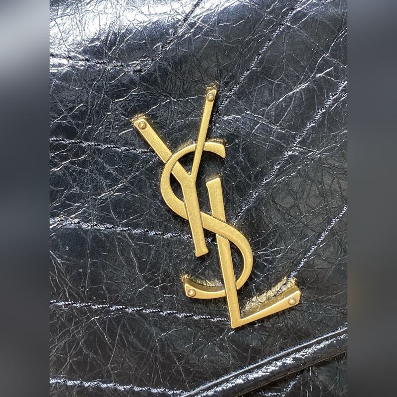 Niki的火爆已鋪滿各大時尚平臺，網紅明星齊背 最新皮料，皮面有皮本身帶來的皮筋