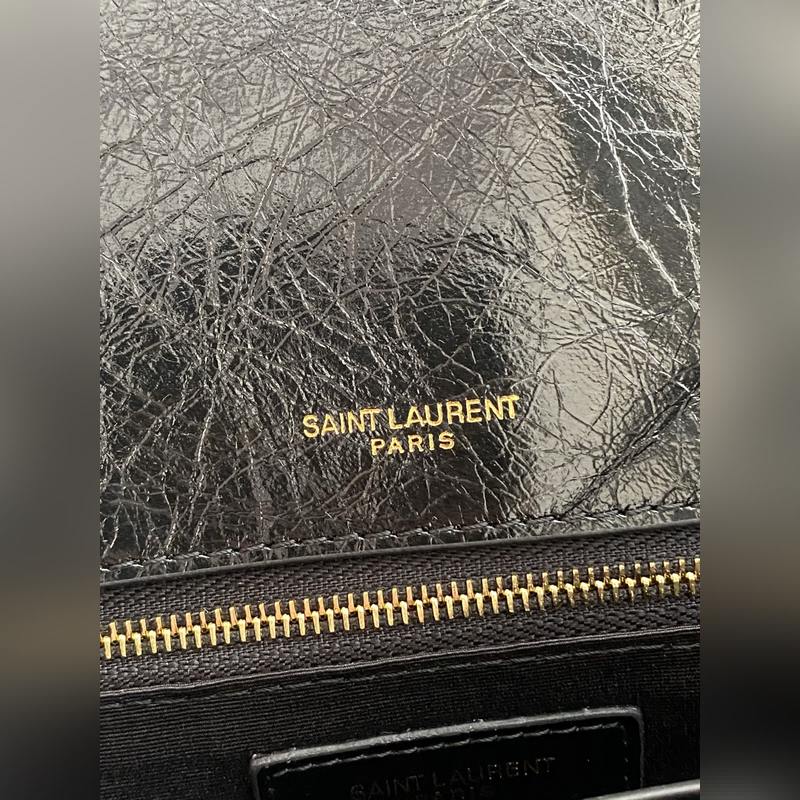 Niki的火爆已鋪滿各大時尚平臺，網紅明星齊背 最新皮料，皮面有皮本身帶來的皮筋