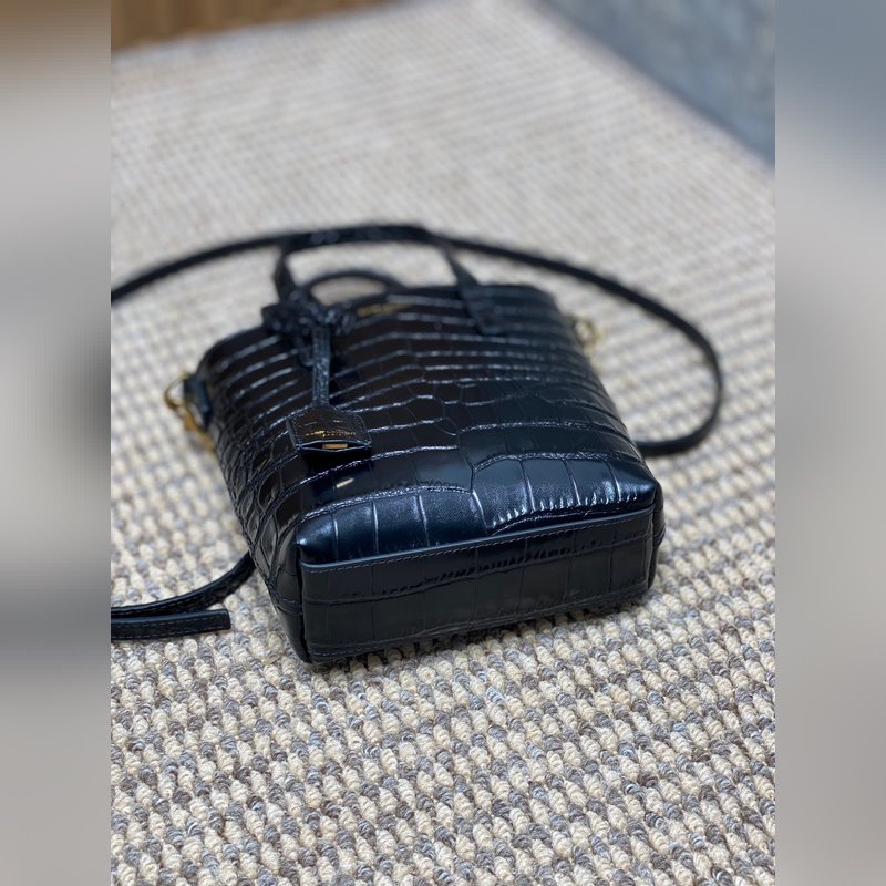 YSL新款mini 鱷魚紋迷你小托特 肩帶可調節，適合身高範圍大，鱷魚紋耐受抗壓