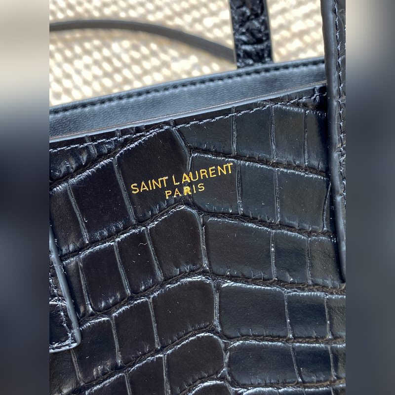 YSL新款mini 鱷魚紋迷你小托特 肩帶可調節，適合身高範圍大，鱷魚紋耐受抗壓