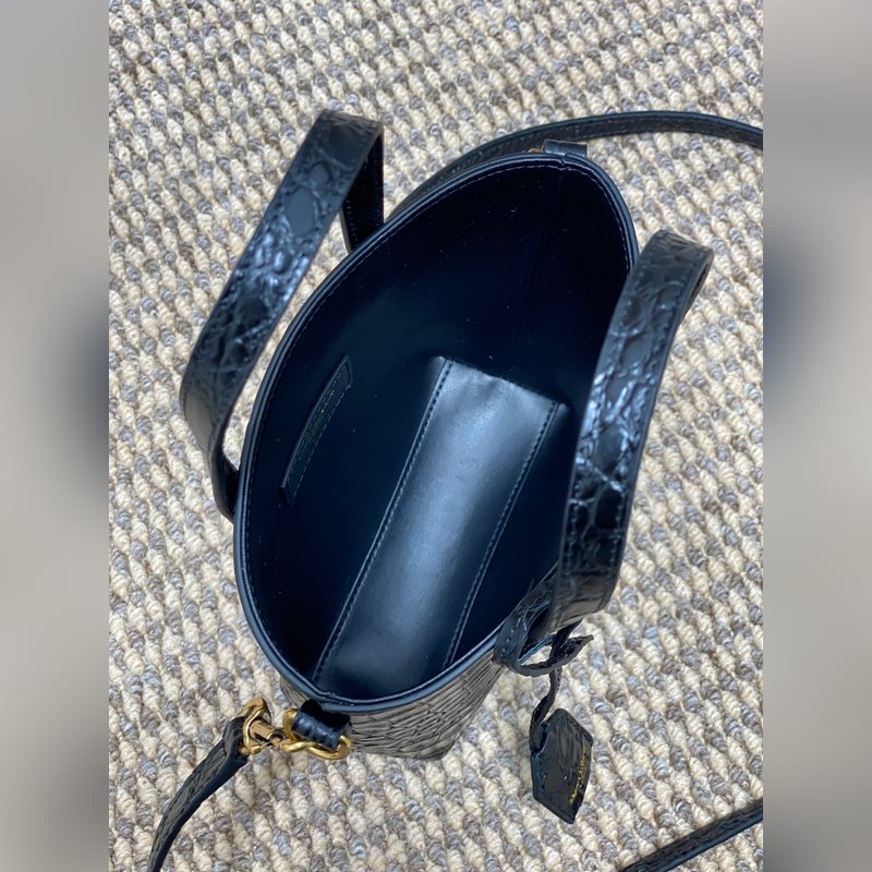 YSL新款mini 鱷魚紋迷你小托特 肩帶可調節，適合身高範圍大，鱷魚紋耐受抗壓