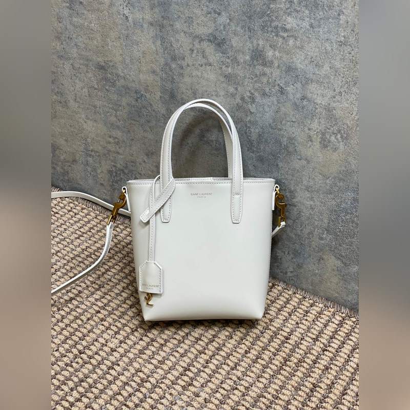 YSL新款mini 光面皮小托特 肩帶可調(diào)節(jié)，緊緻乖巧的外觀，適合搭配各種造型，