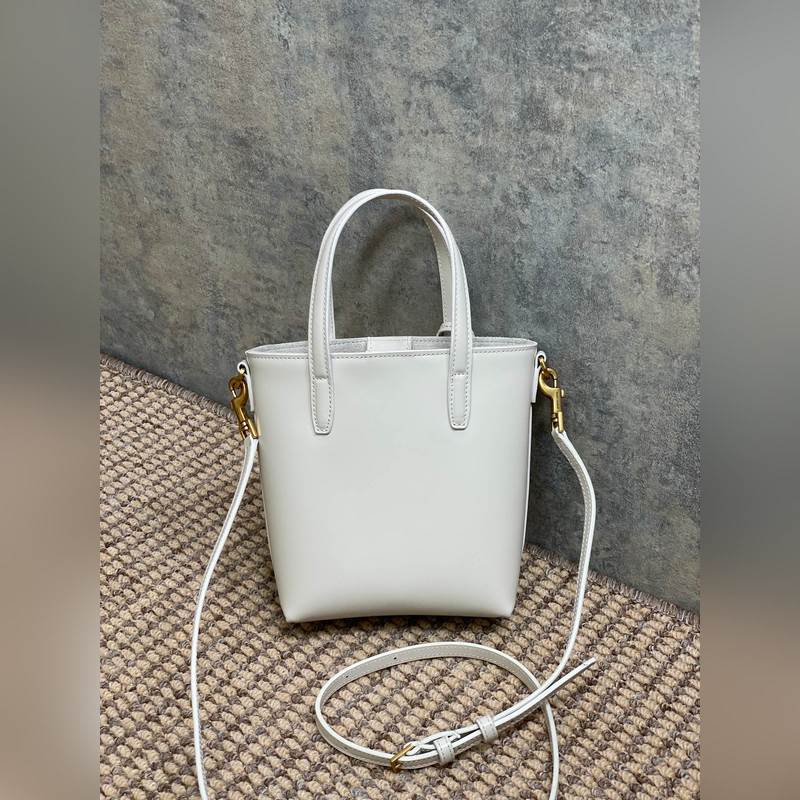 YSL新款mini 光面皮小托特 肩帶可調(diào)節(jié)，緊緻乖巧的外觀，適合搭配各種造型，