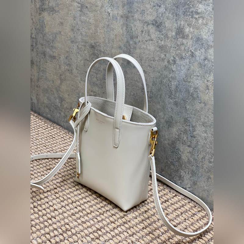 YSL新款mini 光面皮小托特 肩帶可調(diào)節(jié)，緊緻乖巧的外觀，適合搭配各種造型，