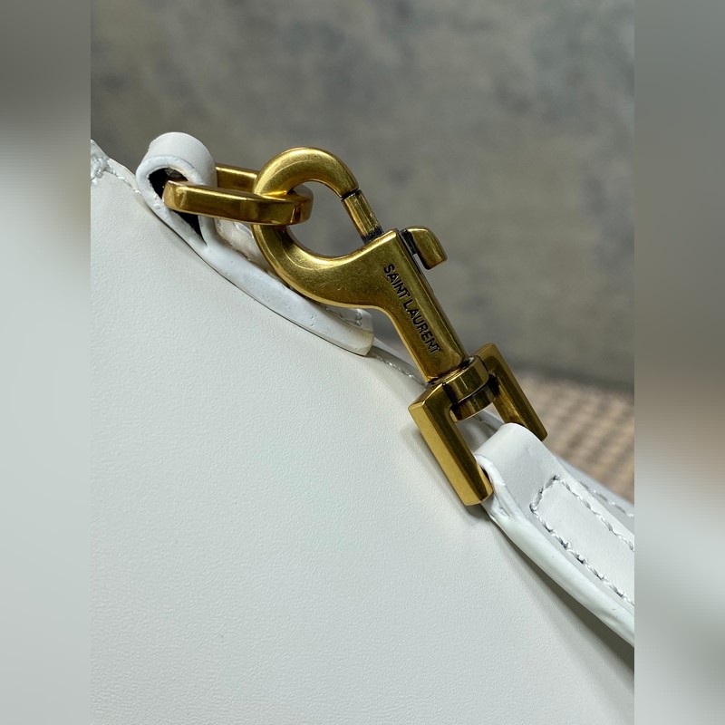 YSL新款mini 光面皮小托特 肩帶可調(diào)節(jié)，緊緻乖巧的外觀，適合搭配各種造型，