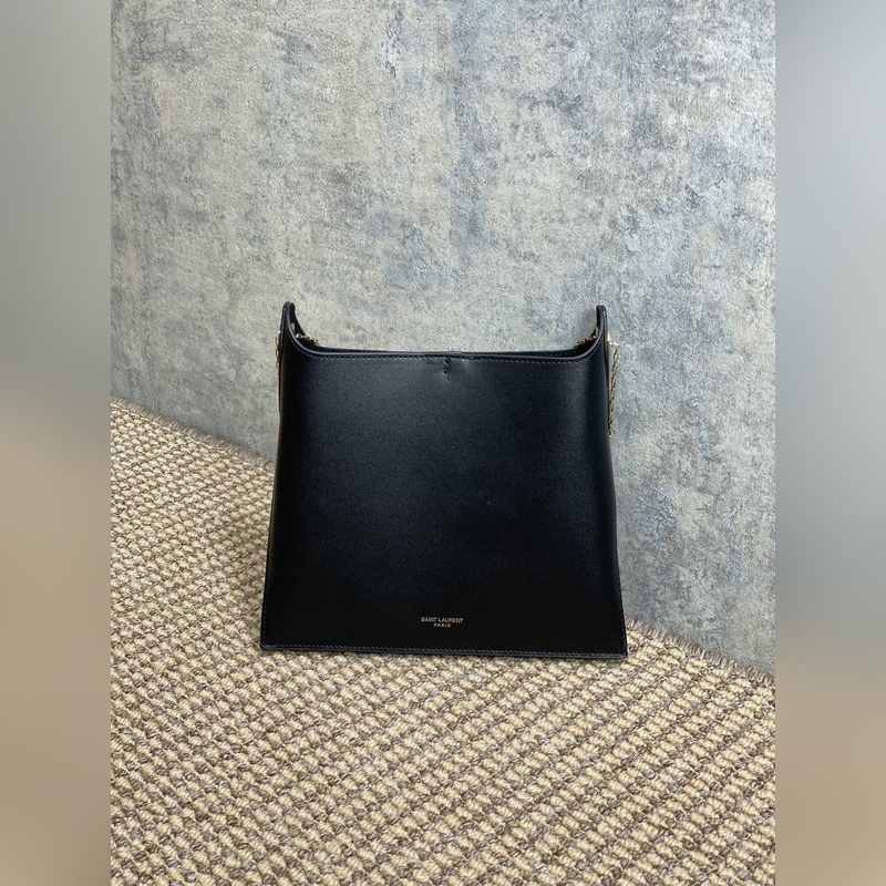 YSL 新款 極簡設計非常有高級感且透露出 濃郁的文藝氣息 做舊五金細緻複古！可