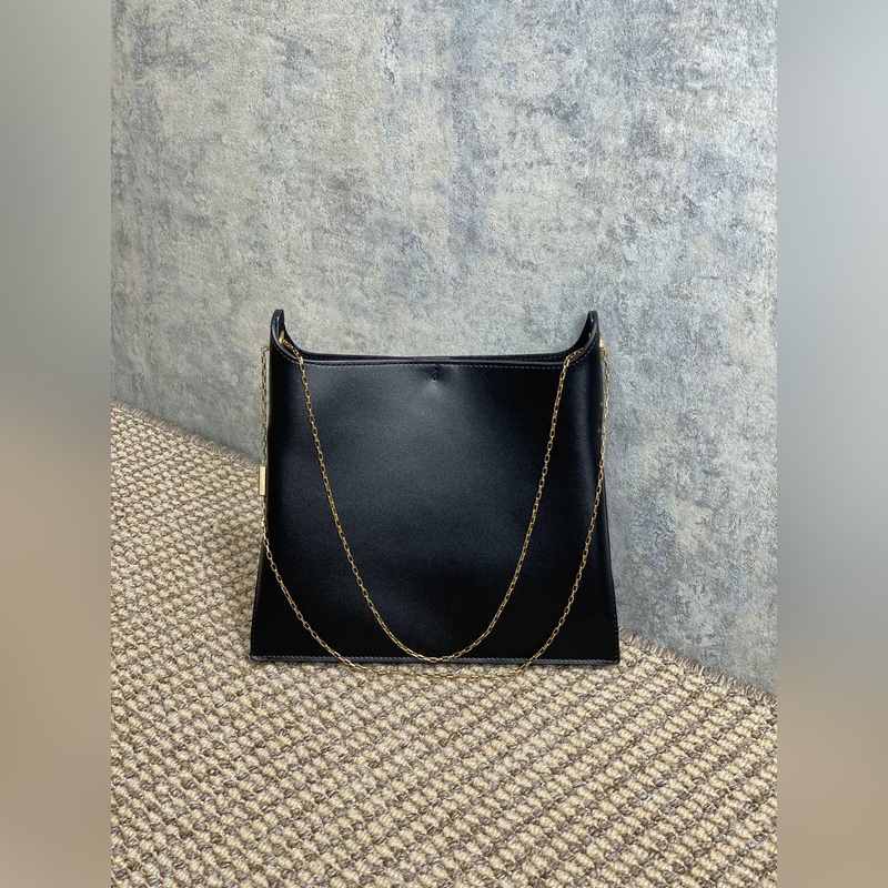 YSL 新款 極簡設計非常有高級感且透露出 濃郁的文藝氣息 做舊五金細緻複古！可