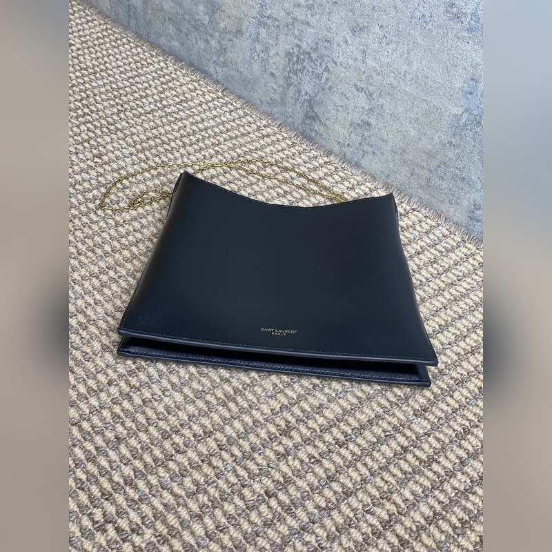 YSL 新款 極簡設計非常有高級感且透露出 濃郁的文藝氣息 做舊五金細緻複古！可