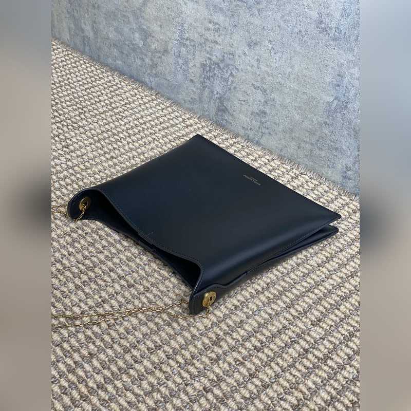 YSL 新款 極簡設計非常有高級感且透露出 濃郁的文藝氣息 做舊五金細緻複古！可