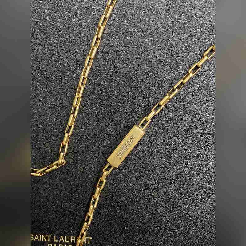 YSL 新款 極簡設計非常有高級感且透露出 濃郁的文藝氣息 做舊五金細緻複古！可